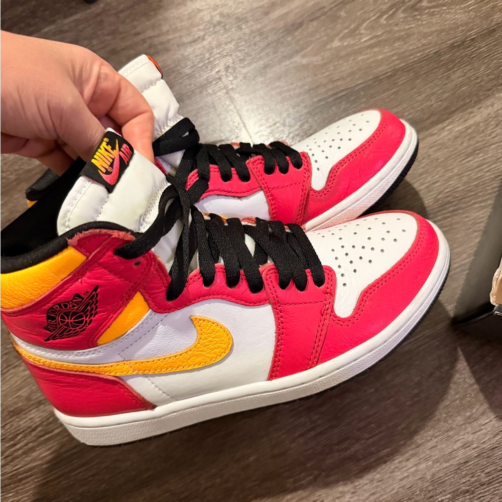 Air Jordan 1 Retro High OG 'Light Fusion Red'